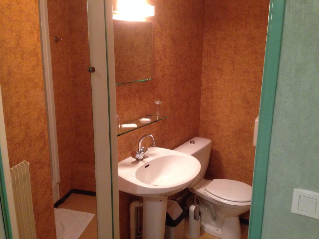 Hotel De L'Abbaye Sauxillanges 部屋 写真